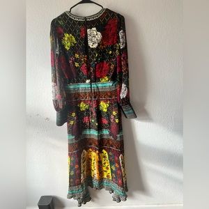 Alice + Olivia Janey V-neck Dress Dress is New without tags.